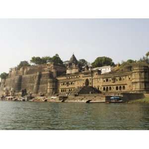  Hindu Temple and Ahilya Fort Complex on Banks of the Narmada River 