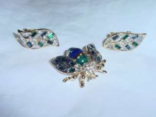 VINTAGE RHINESTONE COSTUME JEWELRY BEE PIN WITH MATCHING EARRINGS 