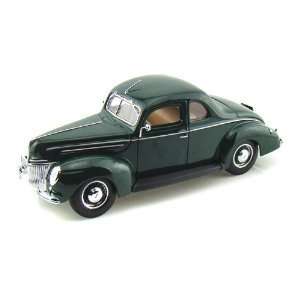  Maisto Die Cast 1:18 Scale Green 1939 Ford Deluxe Coupe 