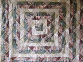 GORGEOUS TRIANGLES AROUND THE WORLD VINTAGE QUILT ~ SUPERB  