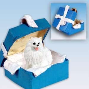  Miniature American Eskimo Blue Gift Box Dog Ornament: Home 
