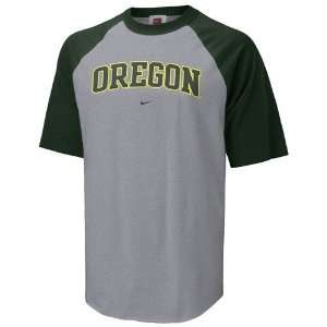  Nike Oregon Ducks Ash Classic Raglan T shirt: Sports 