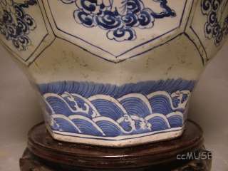 EXQUISITE BIG B&W OCTAGONAL CHINESE PORCELAIN POT 21H  