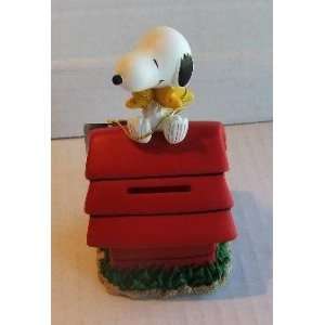  Vintage Peanuts Collection 6 Ceramic Figurine Snoopy and 