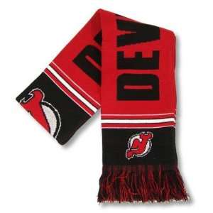  NEW JERSEY DEVILS OFFICIAL LOGO KNIT SCARF: Sports 