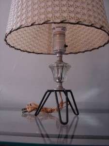 MID CENTURY ATOMIC MODERN DESK TABLE LAMP FIBERGLASS SHADE MAJESTIC 