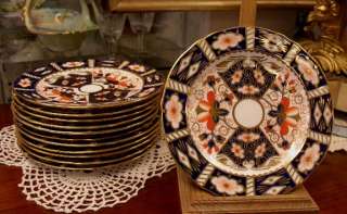   DERBY SET OF TWELVE 6 INCH PLATES IN THE TRADITIONAL IMARI PATTERN