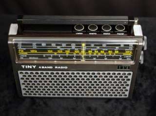 SUPERB ITT TINY 109B VINTAGE 4 BAND RADIO GREAT SOUND & LOOKS. IDEAL 