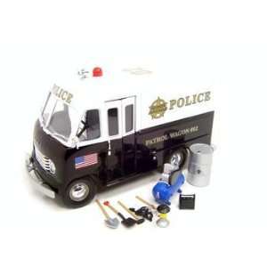  1950 Ford Step Van Police Wagon 1/24 Black & White: Toys 