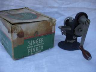   30s SINGER FEATHERWEIGHT 221 Pinking Machine Hand Crank Pinker #121379