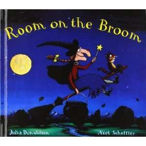  Room on the Broom (Picture Puffins) [Library Binding 