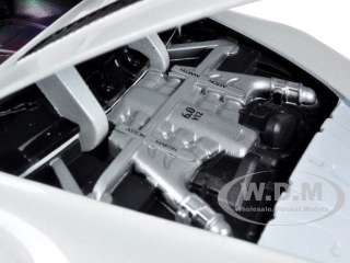 ASTON MARTIN VANTAGE V12 PEARL WHITE 1/24 DIECAST MODEL CAR BY 