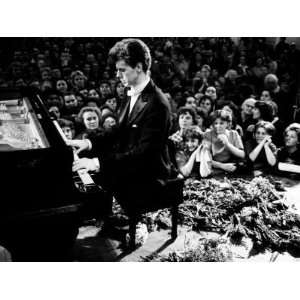 Van Cliburn Is the First Foreigner to Perform at the Palace of 